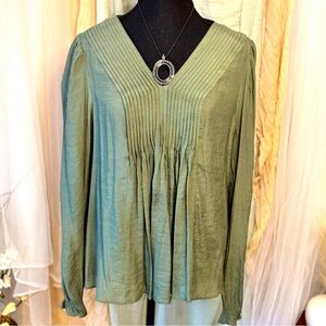 Women’s BOHO flowy long sleeve sage green blouse. (Size M)
